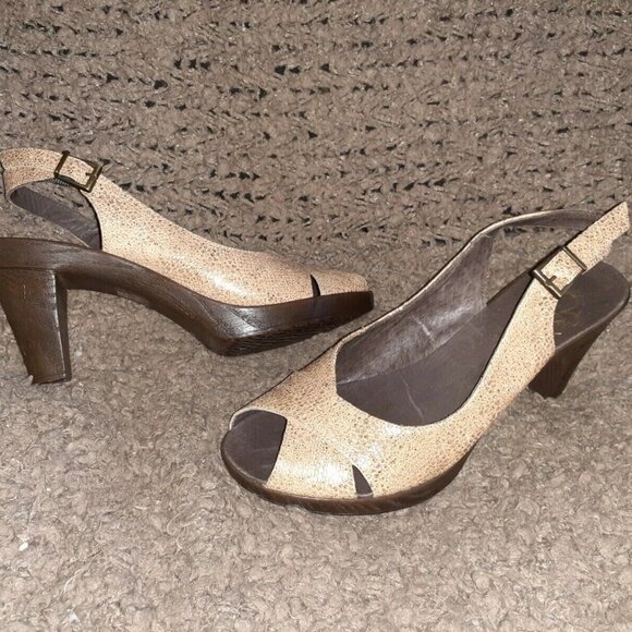 KARSTON (EMILIE KARSTON NOW)-Cracked Gold Leather Slingbacks-Sz 39-NWOB - Picture 1 of 7